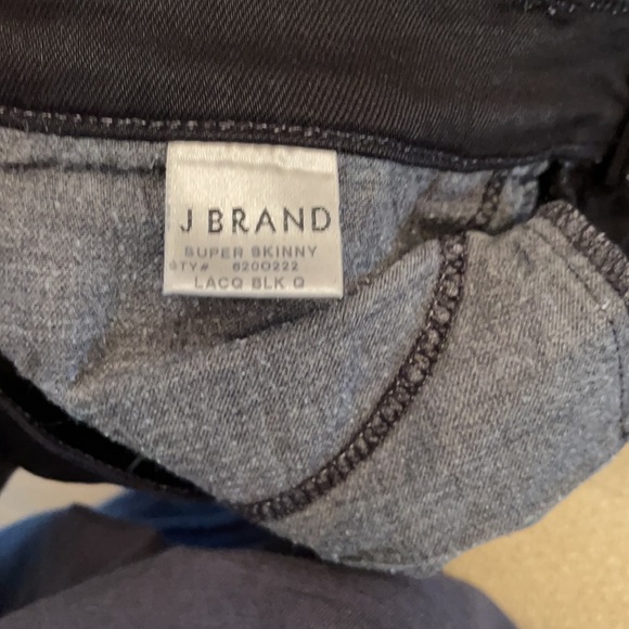 JBrand super skinny Jean in lacquered black. Size 29 - Picture 5 of 6
